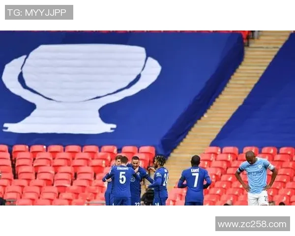 足总杯激战：那不勒斯险胜切尔西引发争议判罚全场沸腾