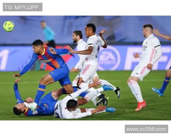 国王杯曼城小胜多特蒙德乌龙球引发争议判罚全场沸腾