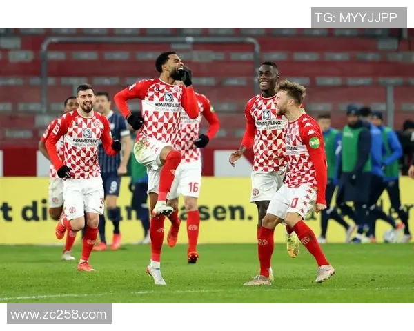 德甲焦点战拜仁大胜巴萨红牌争议引发全场热议