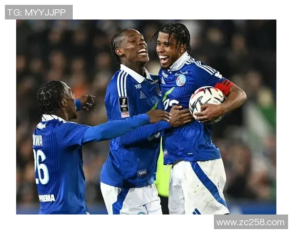 国王杯曼联逆转里昂全场沸腾战术解析与精彩瞬间回顾