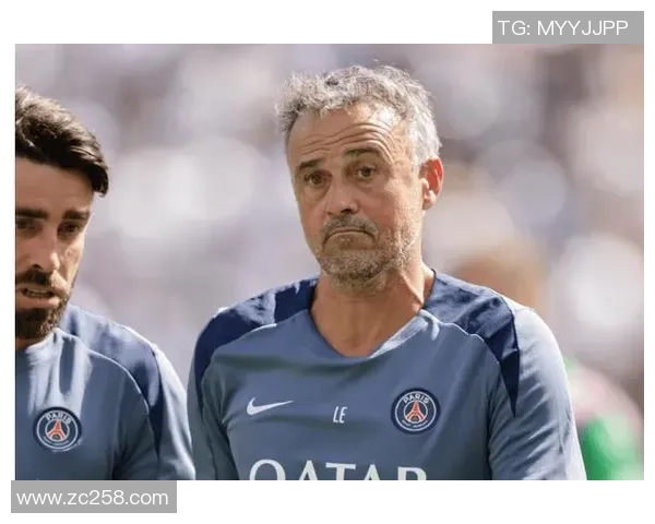 德甲激战:AC米兰逆转巴黎圣日耳曼红牌事件引发全场热议 德甲激战:AC米兰逆转巴黎圣日耳曼红牌事件引发全场热议